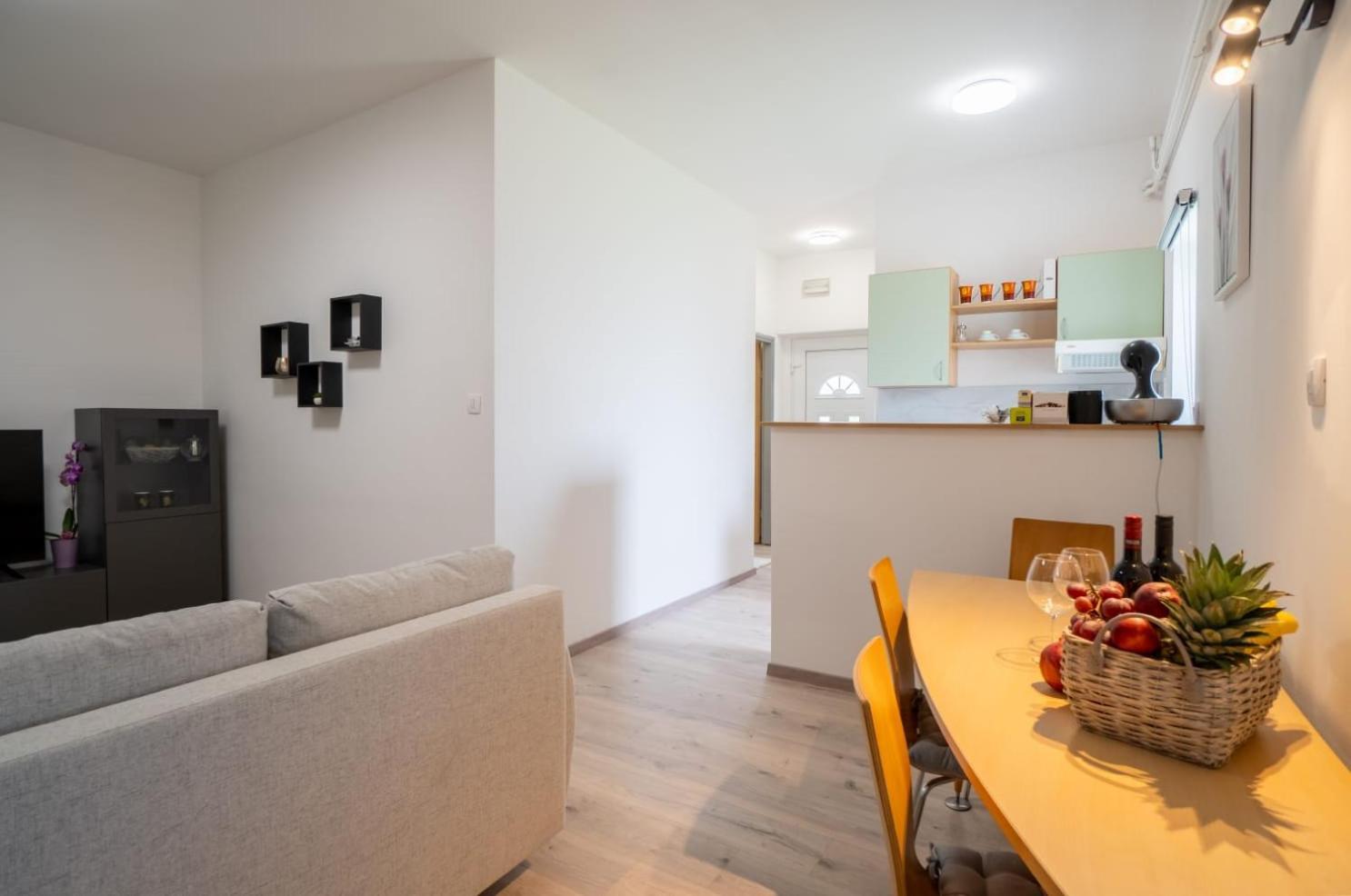 Apartman Mihovil Ґоспич Екстер'єр фото