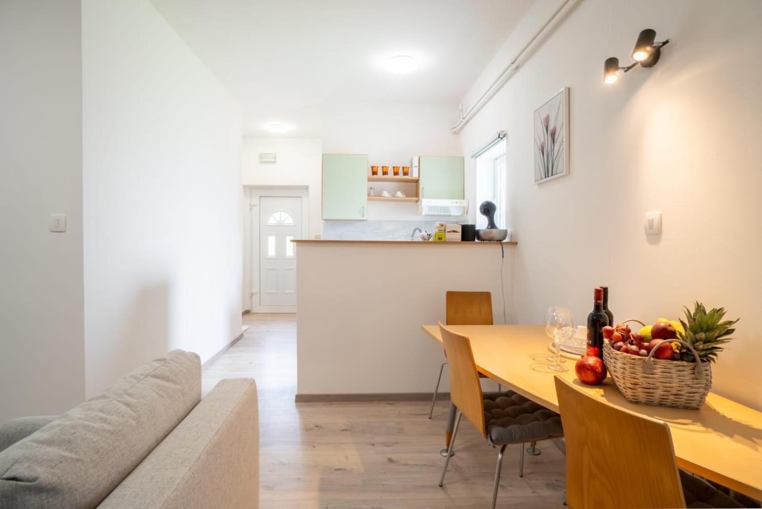 Apartman Mihovil Ґоспич Екстер'єр фото